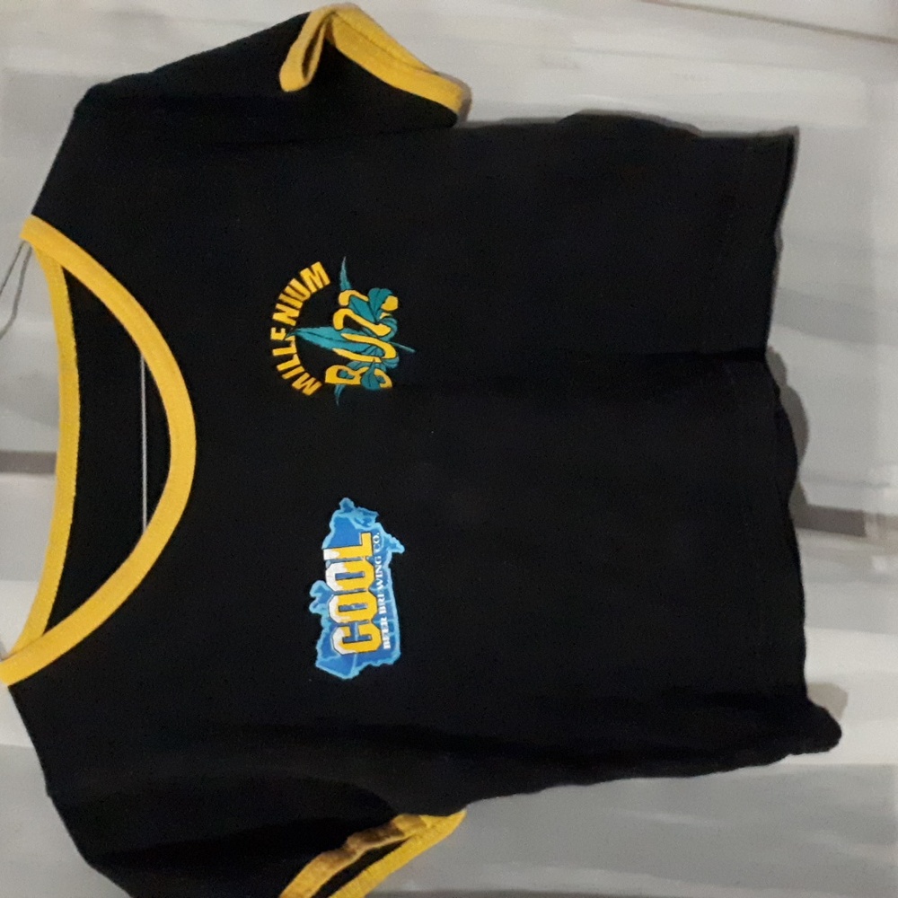 T shirt, crop top Cool Beer Brewing Co. Millenium Buzz.Small. Black with yellow.